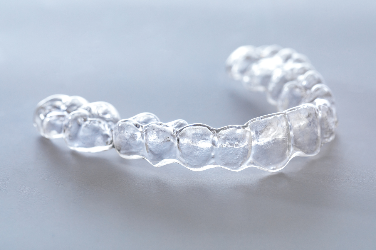 Braces and clear aligners icon